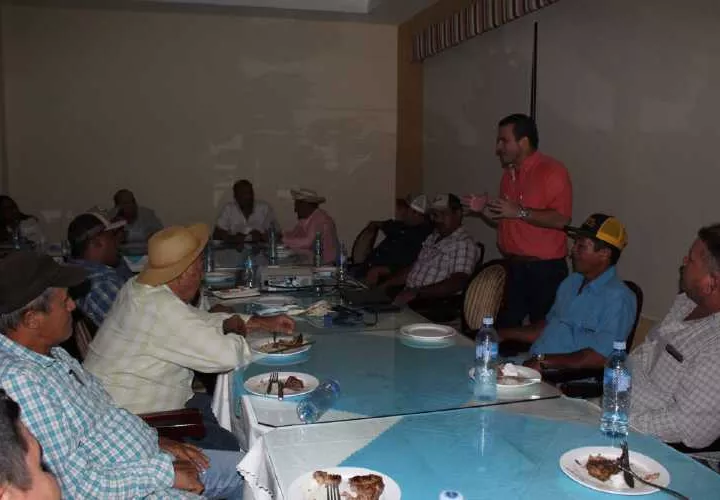 Los productores además acordaron solicitar al gobierno, se explore la posibilidad de un subsidio. Foto/Thays Dominguez