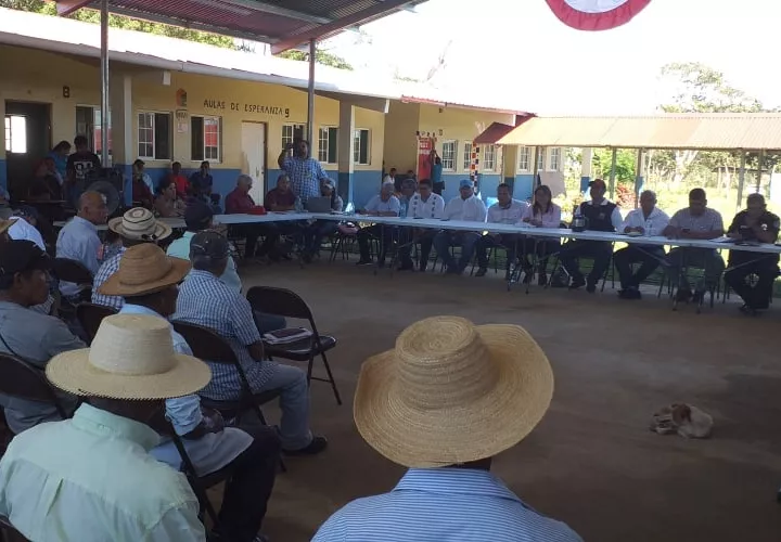 Se realizó una reunión con los miembros de la comunidad para escuchar sus necesidades. Foto/José Vásquez
