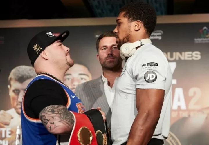 Andy Ruiz Jr. (izq.) y Anthony Joshua. Foto: Boxing Scene