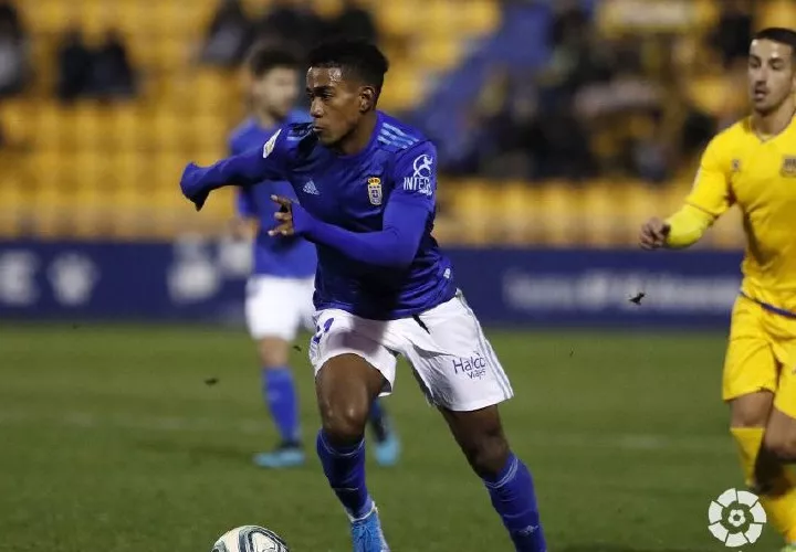 Edgar Yoel Bárcenas, volante de la selección de Panamá y el Real Oviedo. Foto: Real Oviedo