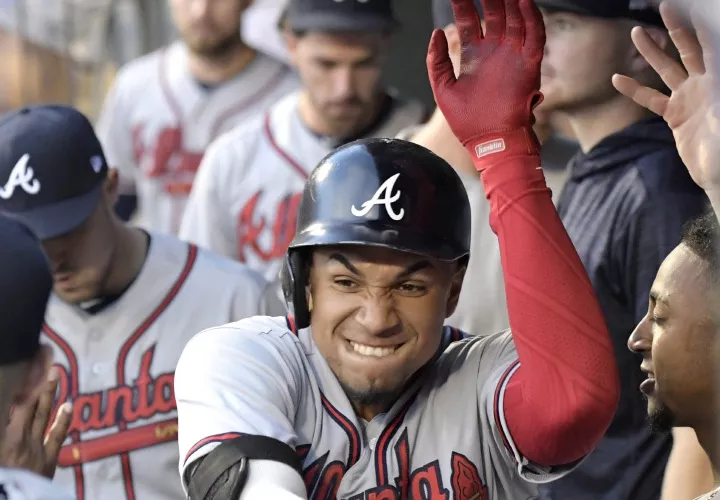 Johan Camargo demostró ser un bateador ambidextro efectivo en solo tres campañas en las Grandes Ligas. Foto: AP