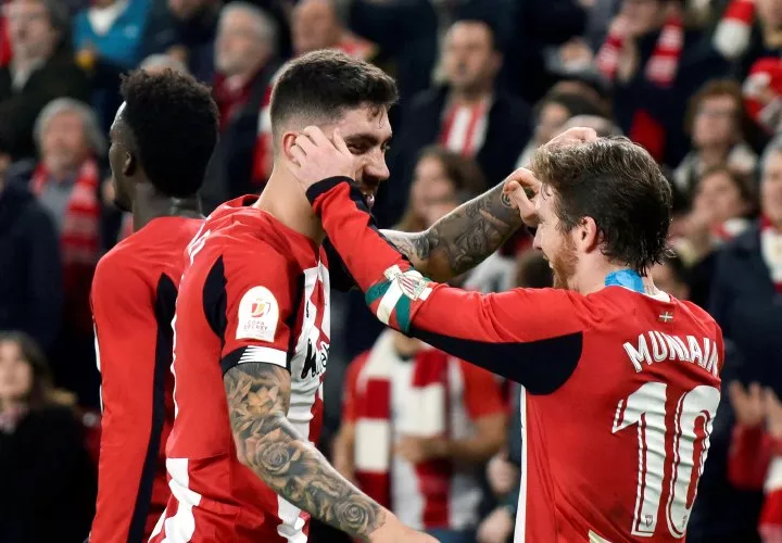 Iker Muniain (10) Foto:EFE