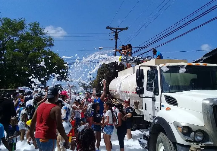 Se han establecido puntos de revisión para evitar el ingreso de armas de fuego, punzo cortantes y botellas en los culecos.  E. Montenegro/D. Sánchez