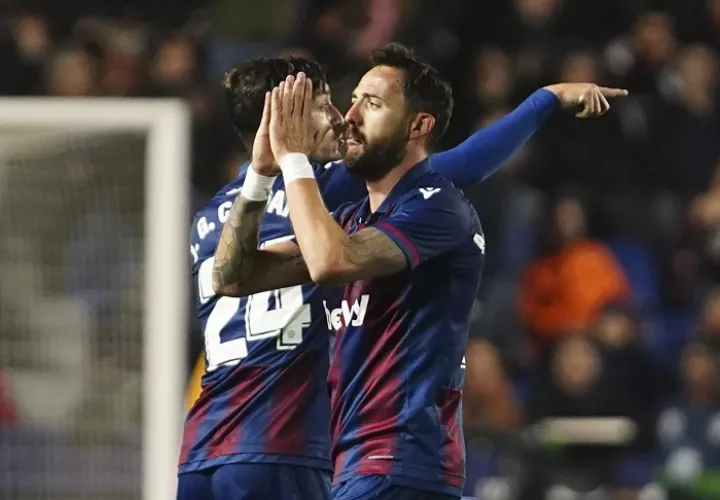 José Luis Morales celebra su anotación. Foto: AP