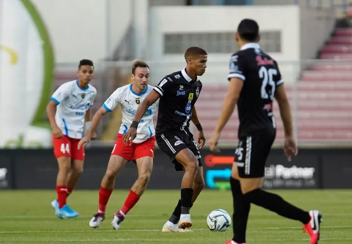 El partido entre el Tauro y el Plaza Amador cumplió con las expectativas. Foto: LPF