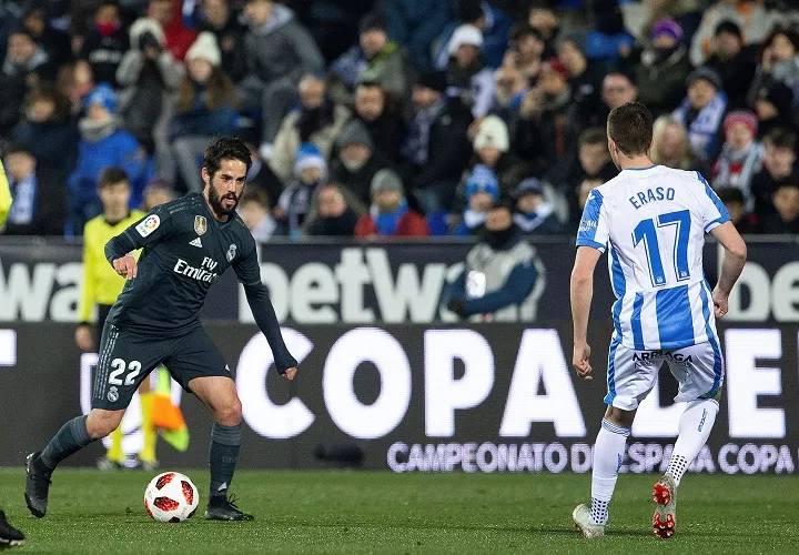 El centrocampista del Real Madrid Francisco Alarcon &quot;Isco&quot; (i). Foto: EFE