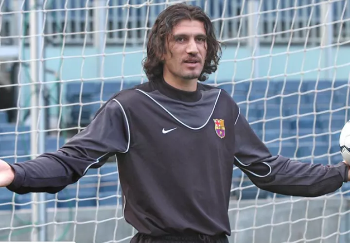  El exfutbolista turco  jugó 2004 a 2006 jugador del Barcelona.