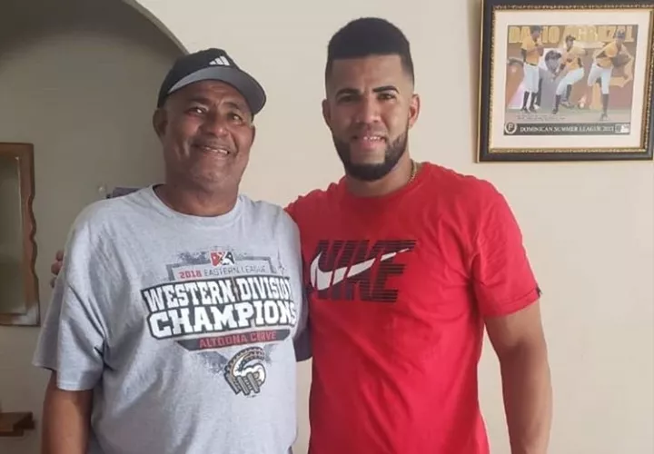 Darío Agrazal padre (izq.) y su hijo, el grandes ligas del mismo nombre. 