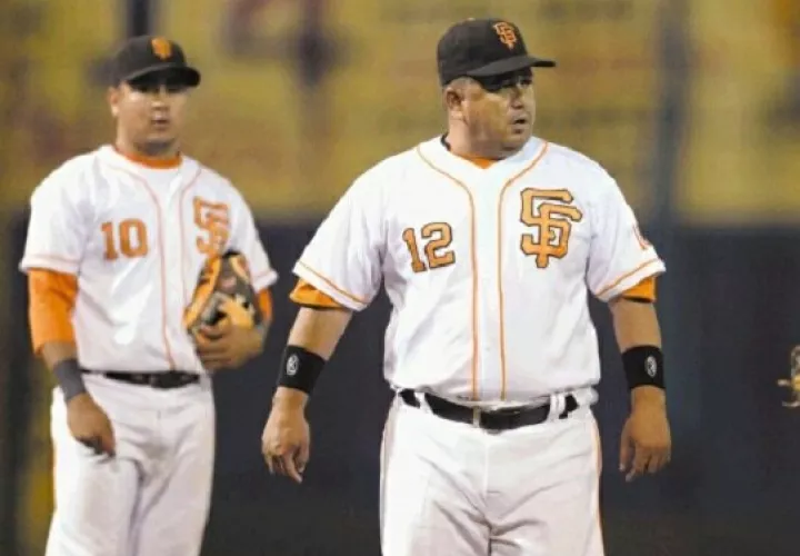 Norman Cardoze hijo (izq.) y su padre del mismo nombre, dieron positivo al coronavirus. 