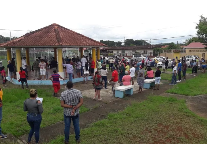 Reunión entre Idaan y residentes de Ciudad del Futuro.