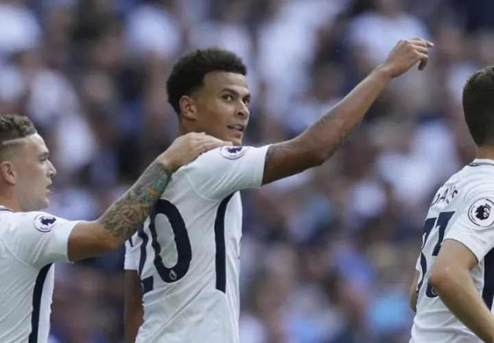 Dele Alli, volante del Tottenham fue suspendido. 
