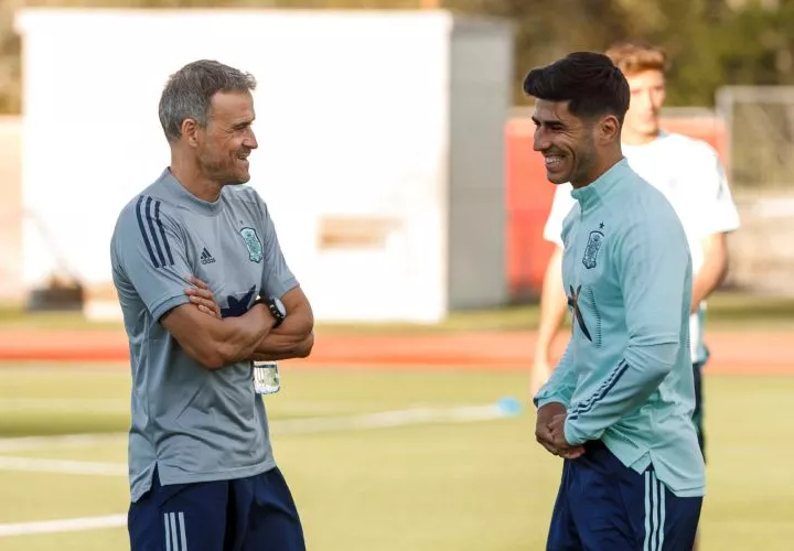 Marco Asensio (der.) y Luis Enrique Foto:EFE