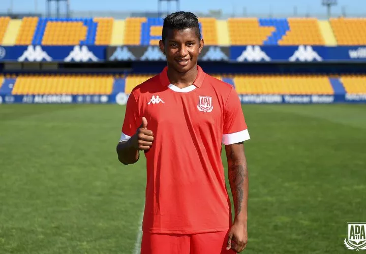 El defensor Fidel Escobar Foto:AD Alcorcón