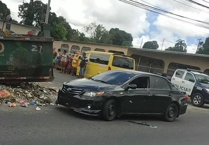 Uno de los autos involucrados en la balacera. 