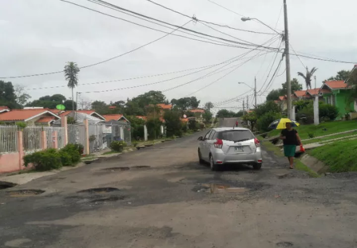 La medida incluiría también el toque de queda nocturno.