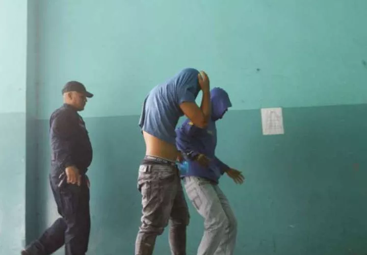 Dos de los tres condenados entrando a audiencia. Foto: Archivo