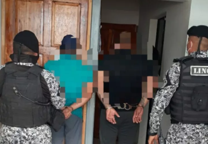 Captruados con arma en Colón. Foto: Cortesía