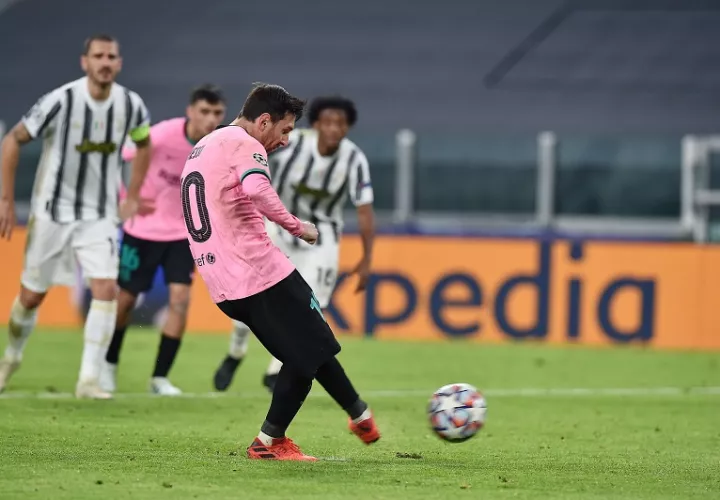 Lionel Messi define desde los 12 pasos. /EFE