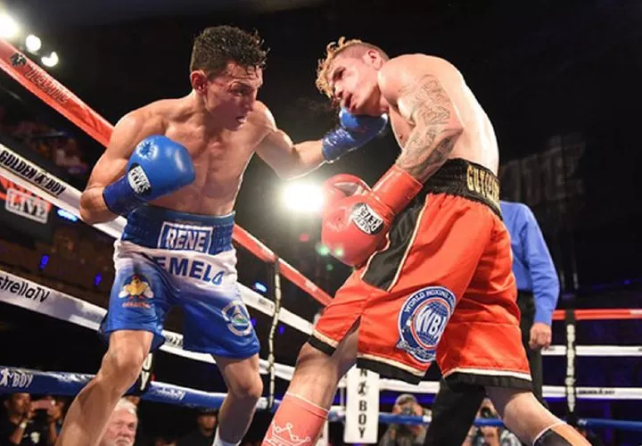 René Alvarado (izq.) y Roger Gutiérrez en su primer encuentro. Foto: AP