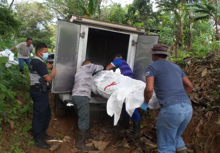 Levantamiento del cuerpo. Foto: Landro Ortiz