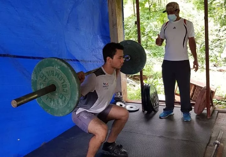 El pesista veragüense Ronier Martínez es una de las cartas fuertes de Panamá en el torneo regional que se realizará de forma virtual. Foto: Cortesía