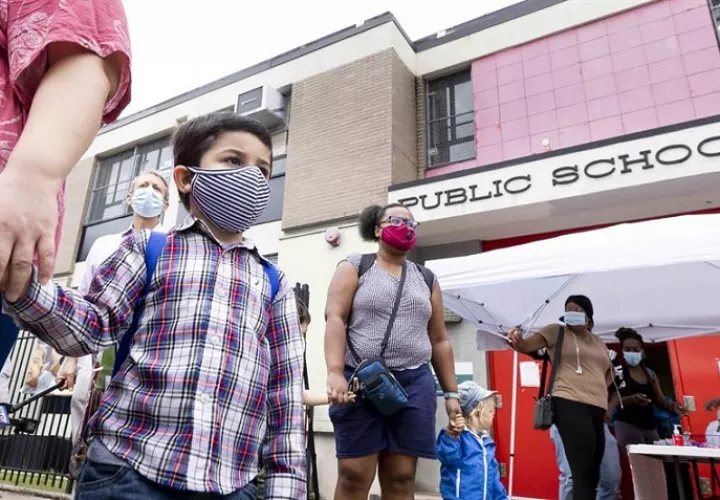 Las clases &quot;continuarán de forma remota hasta próximo aviso&quot;. EFE