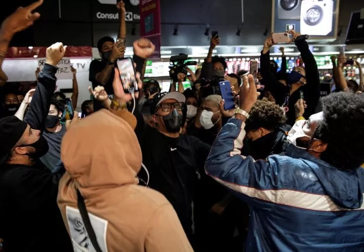 Pequeños grupos de manifestantes salieron a las calles en diversas ciudades. FOTO/EFE
