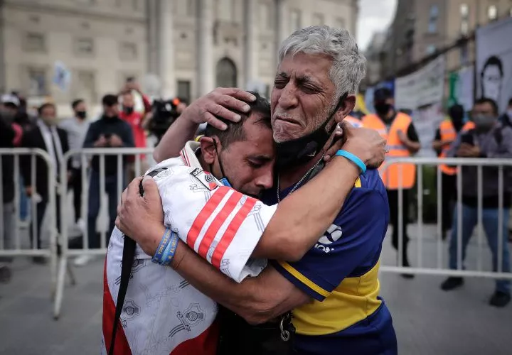 Miles lloran al ‘10’. Foto:EFE 