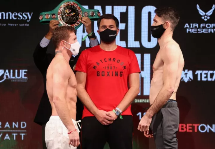 ‘Canelo’ Álvarez (i) y Callum Smith se miden hoy en un interesante duelo debido a la desventaja en estatura que tiene el azteca ante el británico.  Foto: AP