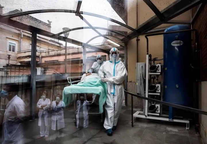 Los muertos en la pandemia han aumentado en 6.171 en las últimas veinticuatro horas. EFE