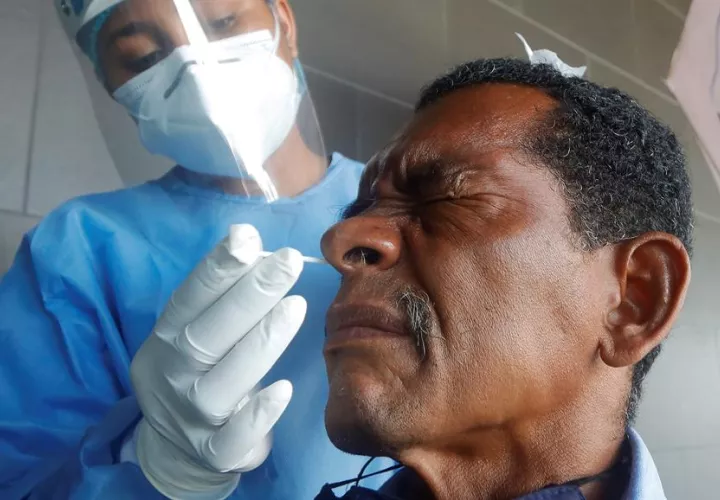 Los fallecidos en el planeta se mantienen en 1,77 millones. EFE