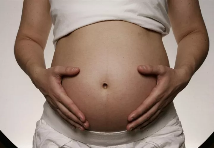 Panamá arrastra desde hace décadas cifras de embarazos adolescentes que encienden las alarmas internacionales, pues junto con Guatemala y Nicaragua lidera las tasas más elevadas de la región, según la OPS. EFE