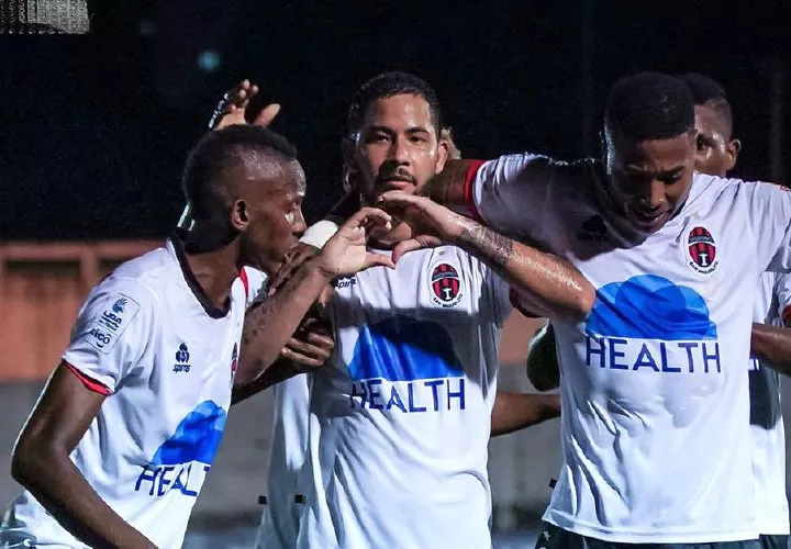 Richard Rodríguez (c) festeja su gol. Foto:LPF