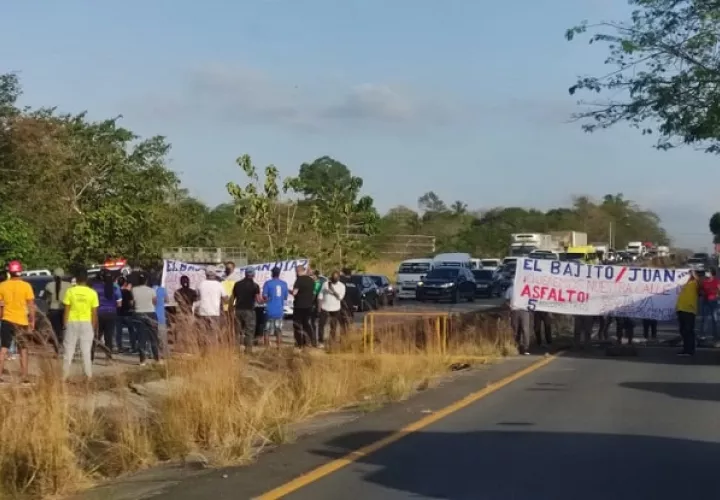 La madida de presión ocasionó un enorme tranque vehicular.