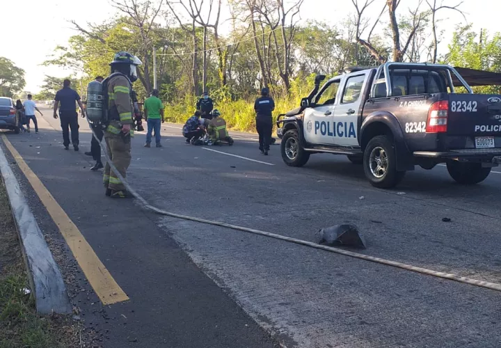 El cuerpo inerte de la mujer quedó tendido en el pavimento. 