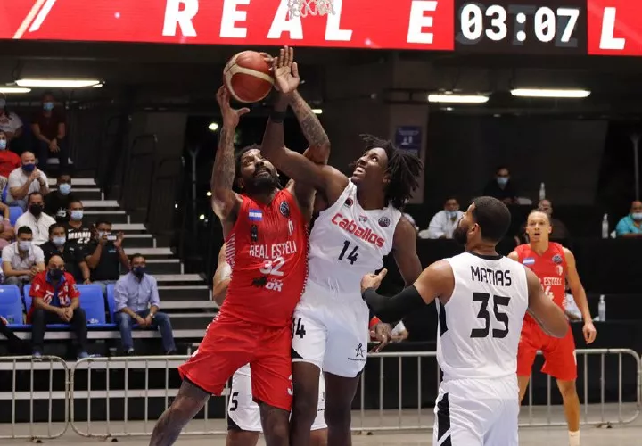 El dominicano Miguel Evangelista (der.) jugará como refuerzo internacional de los Caballos de Coclé para la fase final del torneo de clubes. Foto: Cortesía
