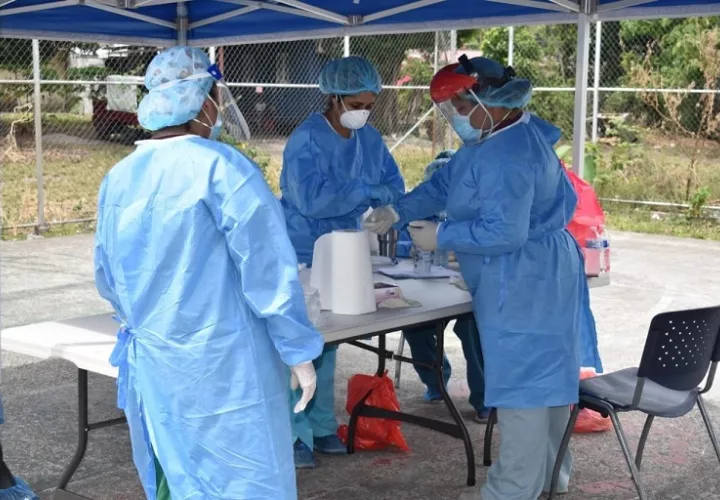 El Equipo de Respuesta Rápida realizó una jornada de hisopados en Ivu Dos Pinos, en Chiriquí.