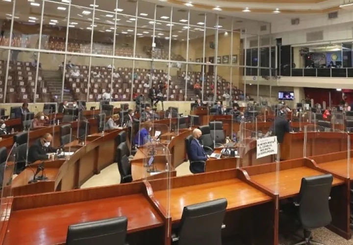 La citación de Eskildsen a la Asamblea fue aprobada, la tarde de este lunes, con 37 votos a favor, dos en contra (miembros del PRD) y cero abstenciones.