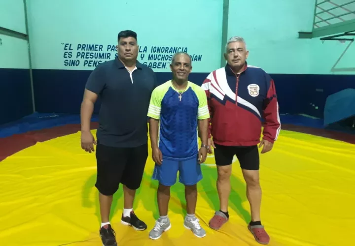 Los entrenadores Iván Castillo (izq.), Ramón Mena (c) y Alfredo Far. Foto: Cortesía
