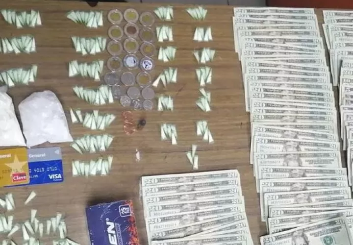 Droga y dinero en efectivo incautado.