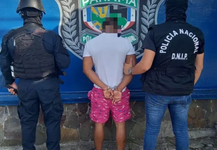 El sujeto aprehendido en Curundú por droga y dinero.