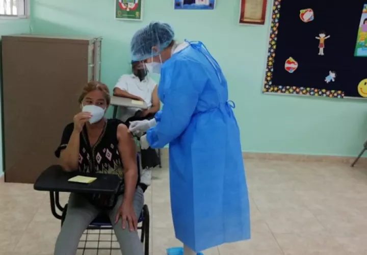 El personal sanitario de Minsa, tiene la responsabilidad de la vacunación en 30 escuelas del circuito 8-2 y 8-3.