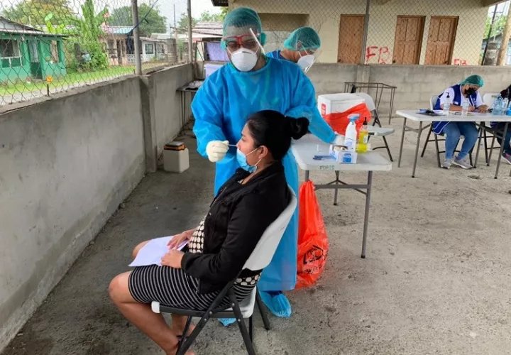 Equipos de Respuesta Rápida realizaron pruebas de antígenos y PCR a residentes de la comunidad de Finca 13, corregimiento de El Empalme.