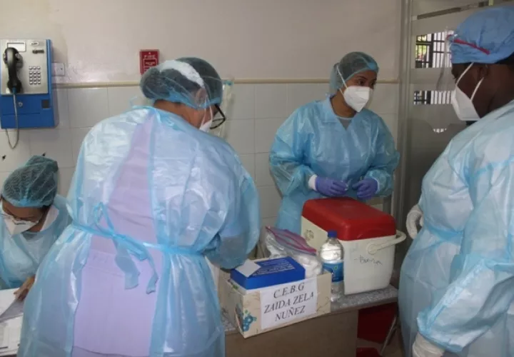 La población puede acudir a vacunarse sin sacar citas y solo debe presentar su documento de identidad personal.