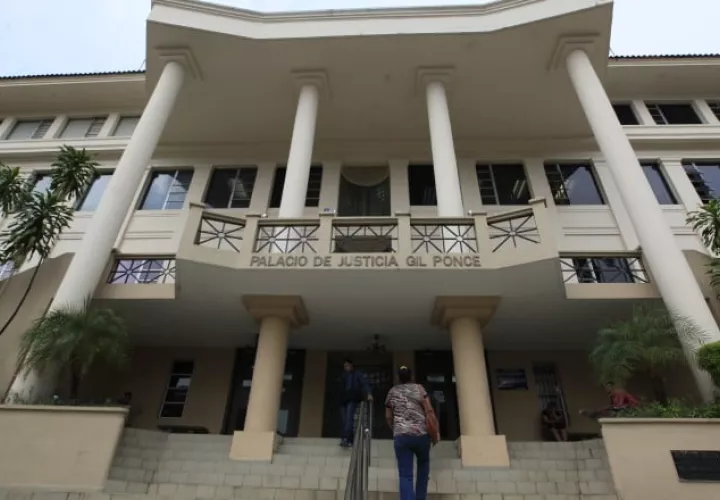 El fallo fue firmado por cinco magistrados, todos hombres, con el salvamento de los otros cuatro, de ellos tres mujeres.