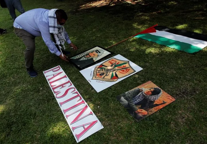 El movimiento sindical Frente Nacional por la defensa de los derechos económicos y sociales (Frenadeso) de Panamá y organizaciones estudiantiles también participaron en la protesta. EFE