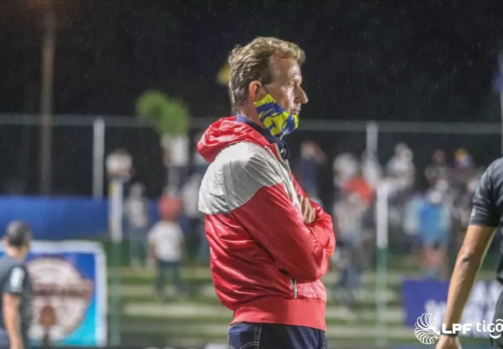 Gary Stempel, técnico del Universitario. Foto:LPF