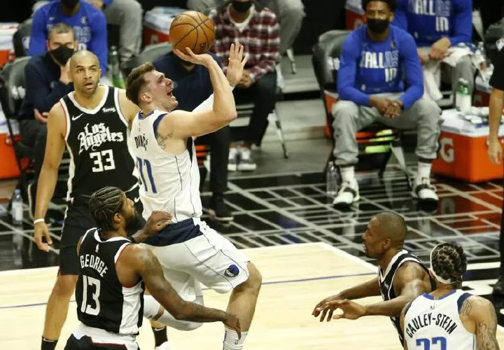 Los Mavericks tienen ventaja de dos juegos a cero. Foto: AP