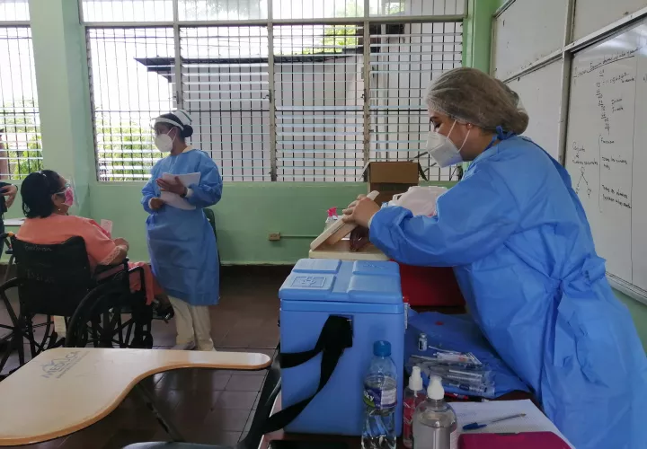 Se cuenta con tres puestos de vacunación para ambas provincias.