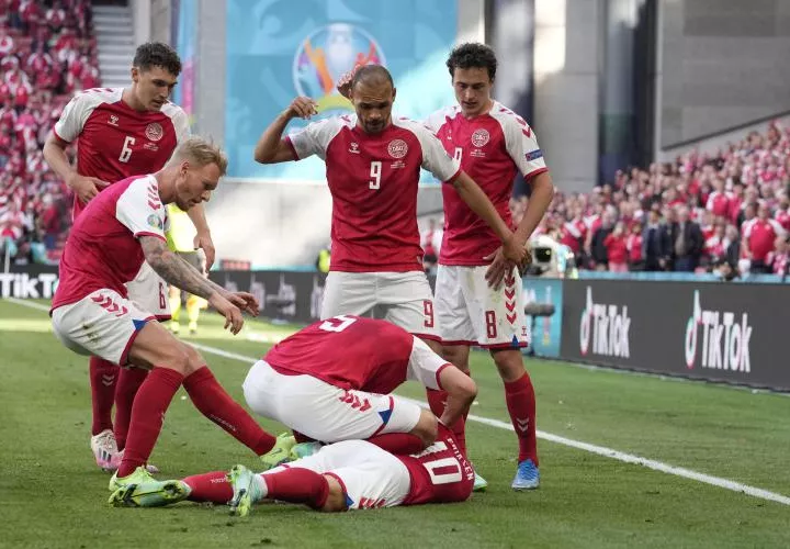 Christian Eriksen se desmayó. Foto:EFE